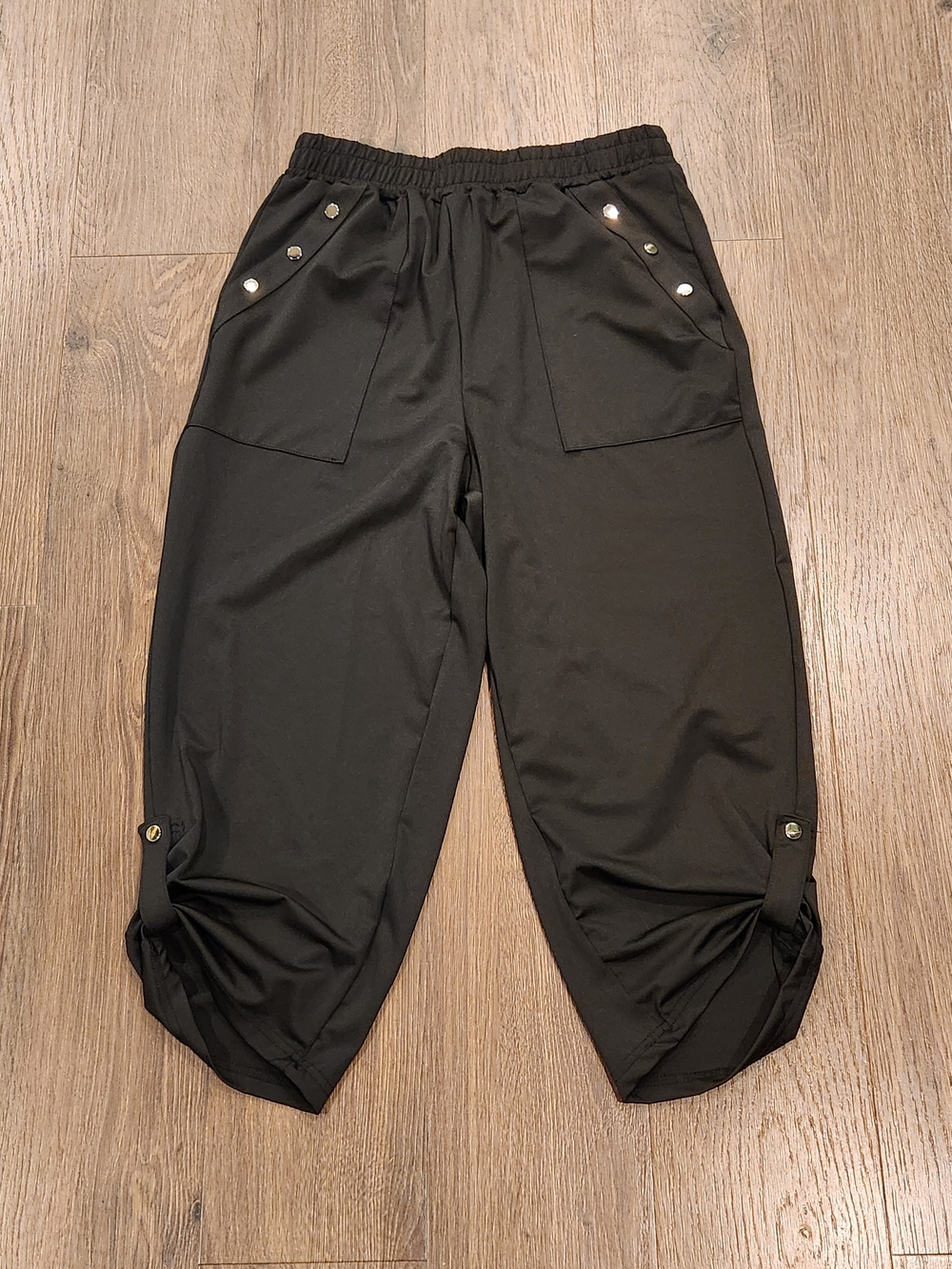 EMERY ROSE Black Button Detail Roll-Up Capri Pants - Large - NWT